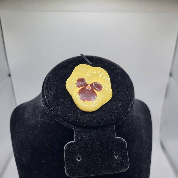 Vintage 60s Avon Porcelian Yellow & Brown Violet/Pansy Flower Pin - Picture 1 of 2